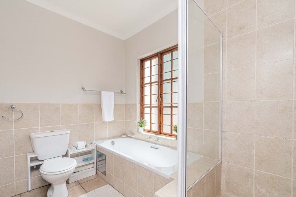 Peaceful Sandton Townhouse in Gated Community