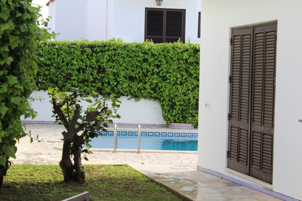 Cheerfulway Oura Village Garden Apartamentos