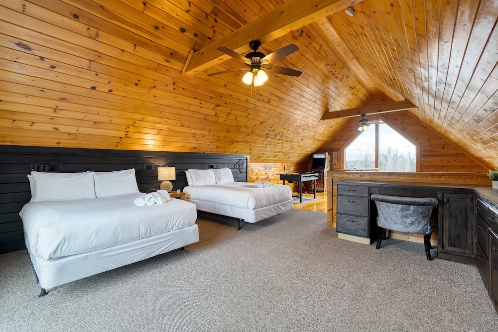 Cozy Cabin Hot Tub Balcony Golf Simulator Near Pigeon Forge Smoky Mountain Group Retreat Mountains Are Calling by Avantstay