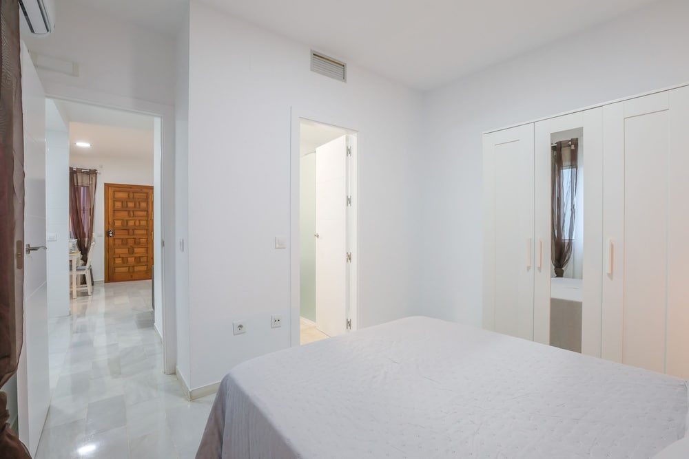 Divina in Sevilla With 1 Bedrooms and 1 Bathrooms