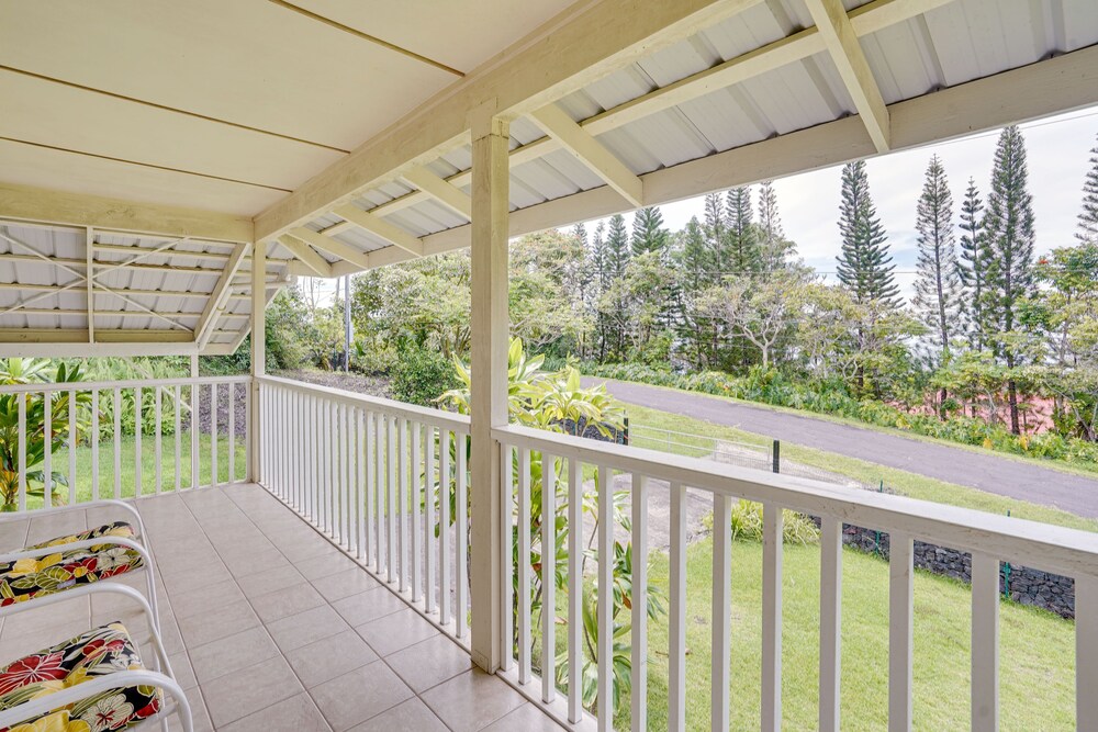 Captain Cook Home on Quiet 3 Acres w/ Fruit Trees