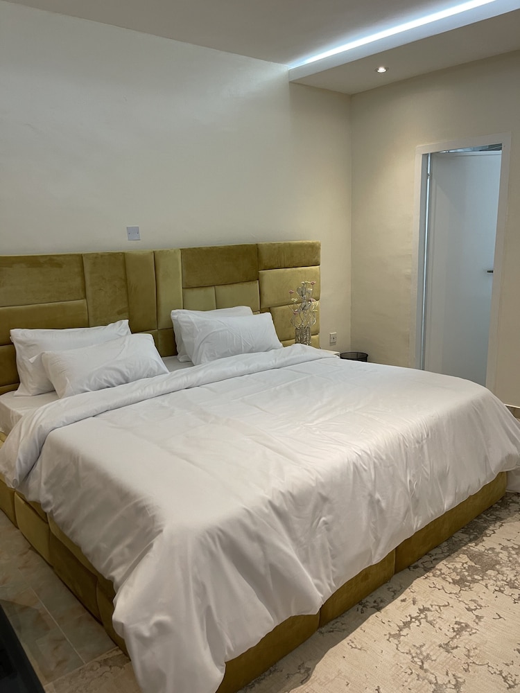 Impeccable 4-bed House in Victoria Garden City view 2
