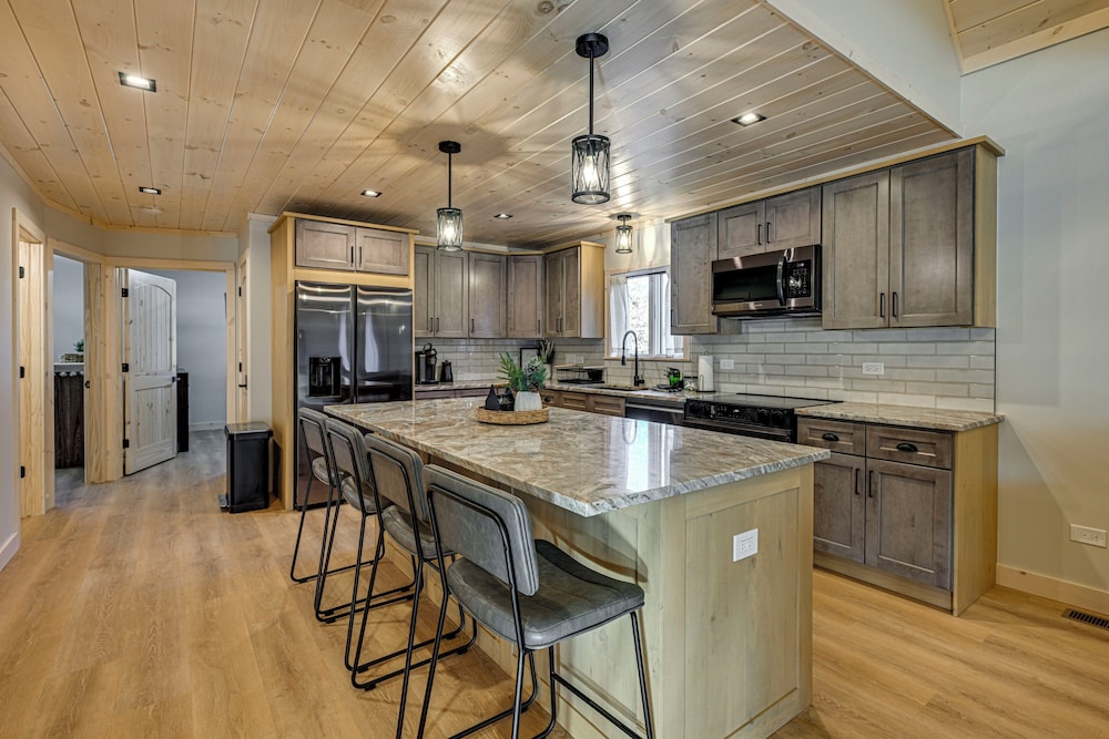 10-acre Property w/ Fire Pit & Grill in Arkdale!
