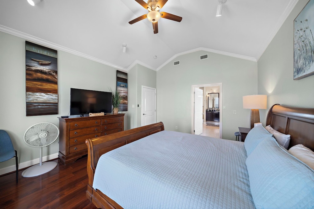Blue Marlin Bayfront Retreat by Ryson Vacation Rentals
