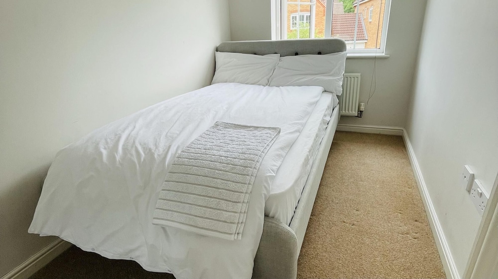 Beautiful 2-bed Villa in Coventry view 4