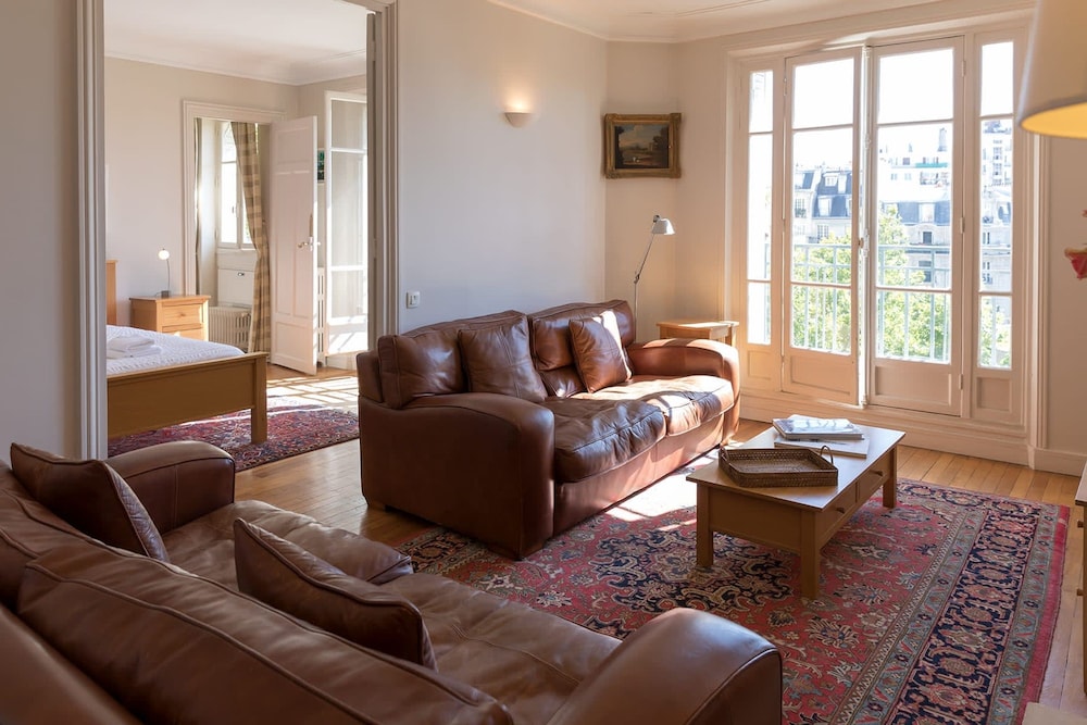 Eiffel Park Peaceful 1 Bedroom Apt Near the Eiffel Tower