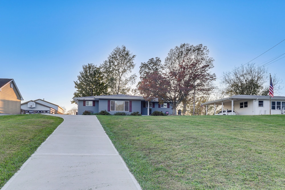 1/2 Mi to Creation Museum: Home w/ Large Yard!