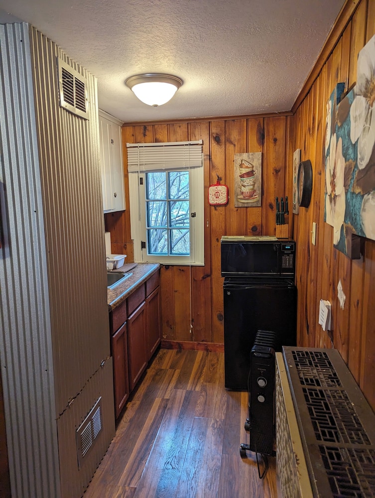 Ponderosa Pines Inn and Cabins