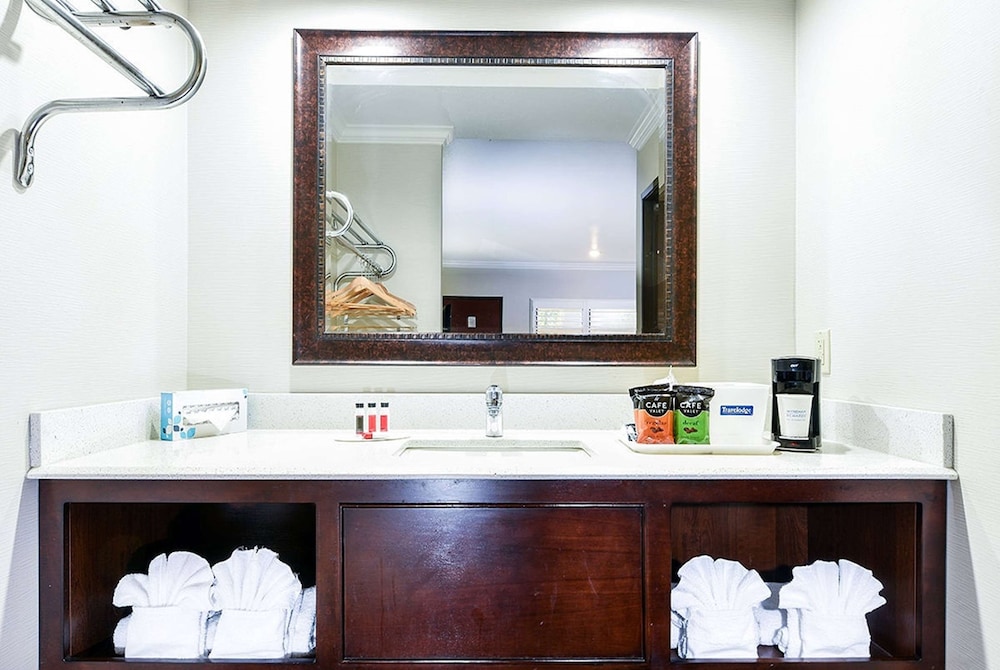Travelodge by Wyndham Commerce Los Angeles Area