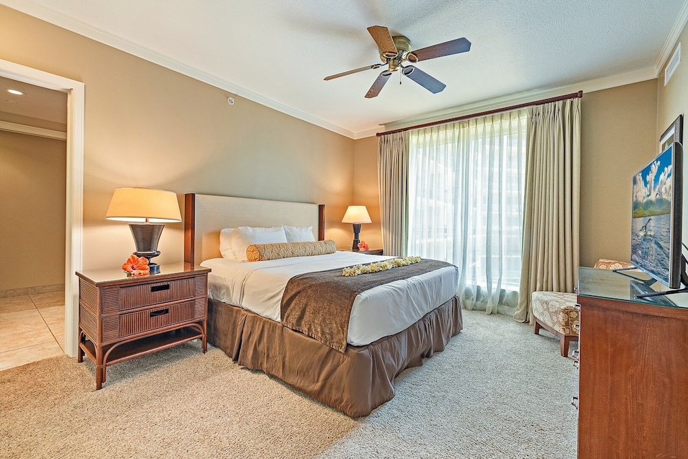 Honua Kai-konea #539 2 Bedroom Condo by RedAwning