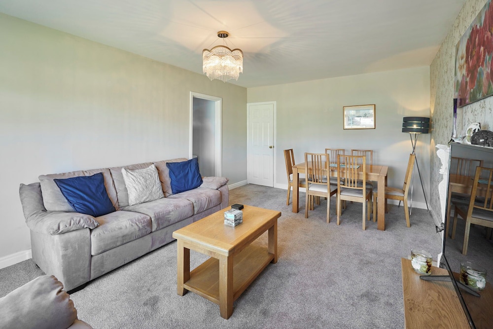 Host Stay White Rose view 5