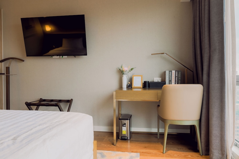 Hotel Residences at Acqua