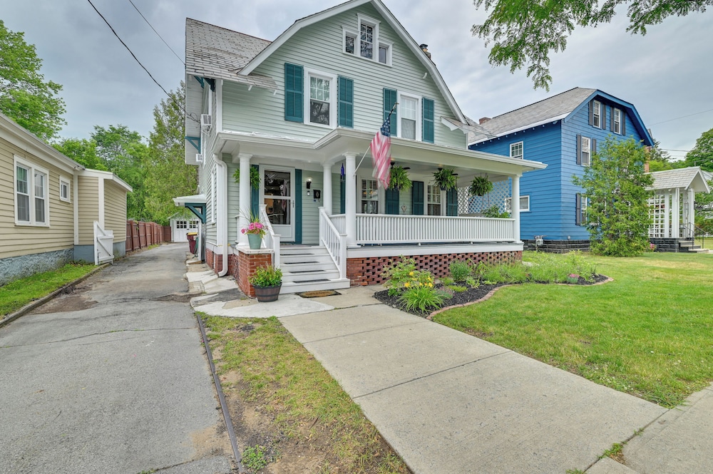 Family-friendly Glens Falls Home w/ Sun Porch view 4