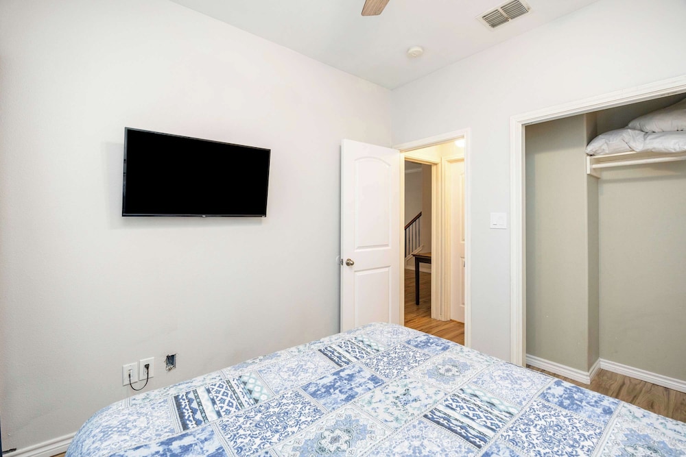 Coastal Townhouse TX Retreat!