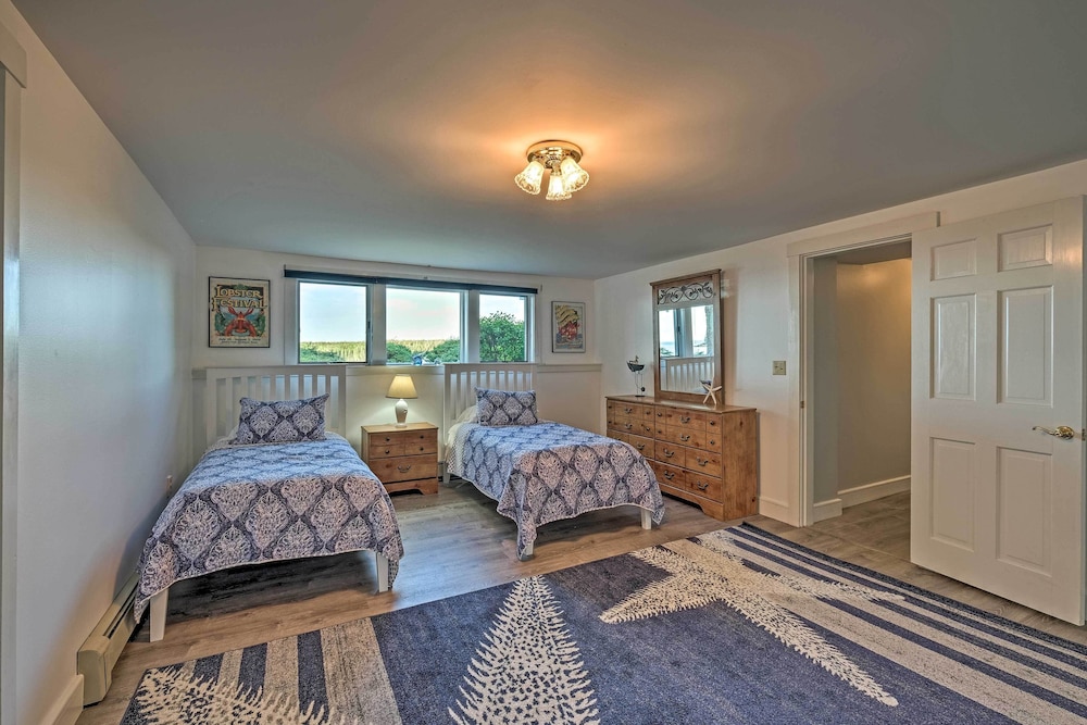 Lovely Waterfront Owls Head Home w/ Own Beach view 3