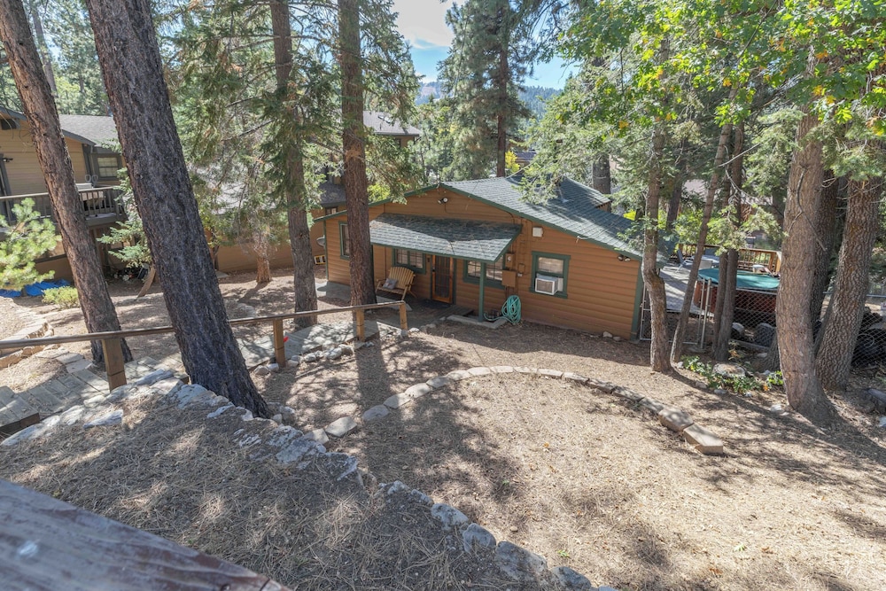 True Big Bear Lake Cabin with jacuzzi
