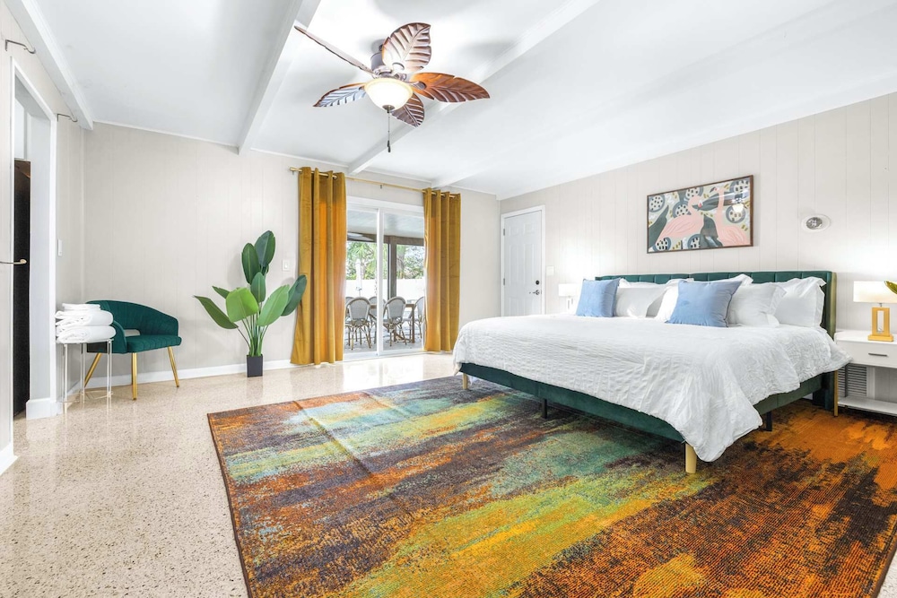 Bay Crest House Stay for 10!