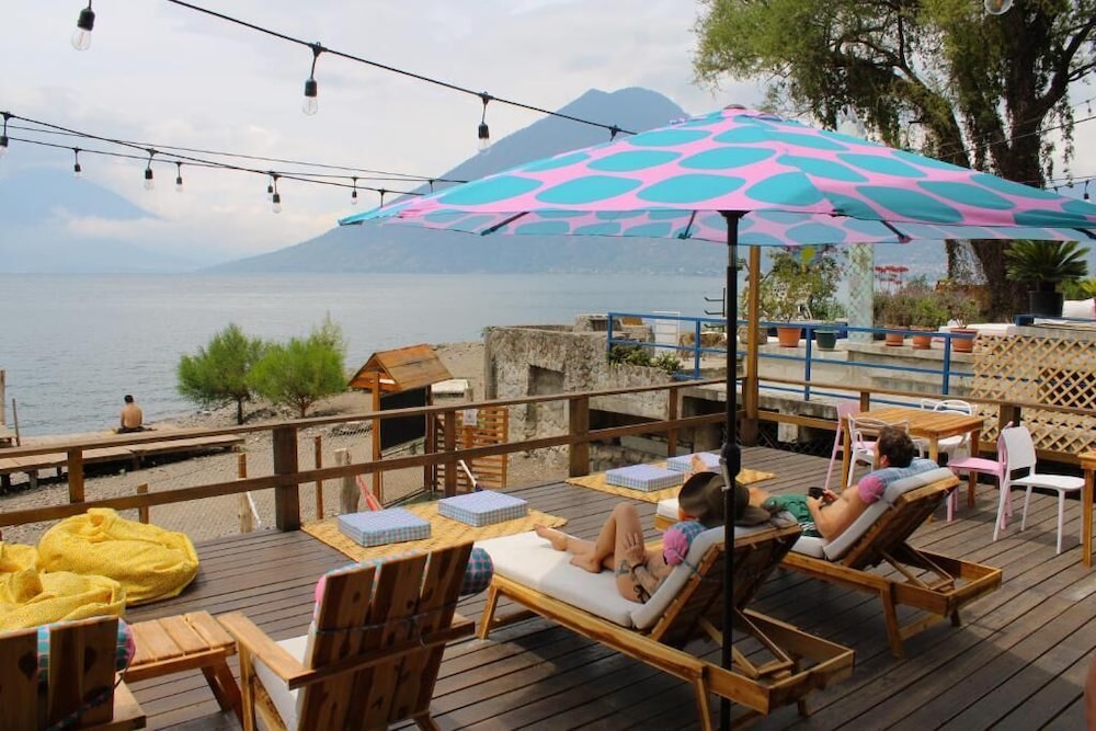 Ati Hostel & Beach Club