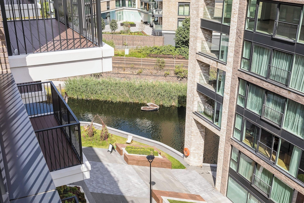 Modern Chelsea Apartment