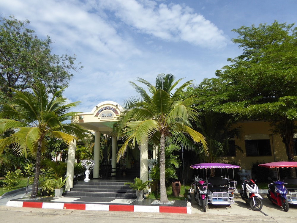 VIP Chain Resort Pool Villa