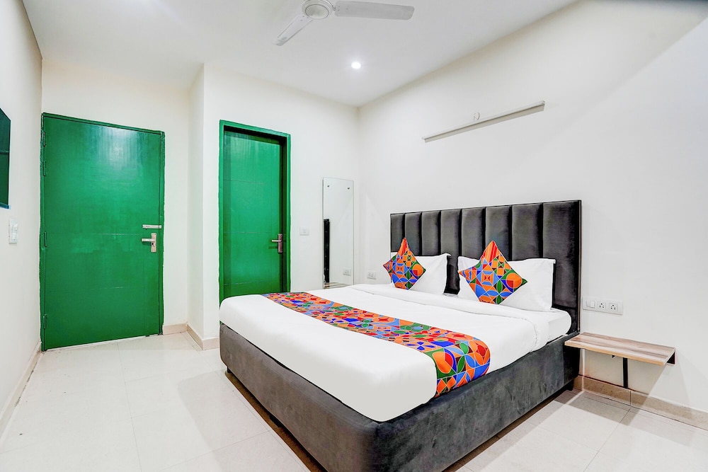 Fabhotel Cyberhub Suits