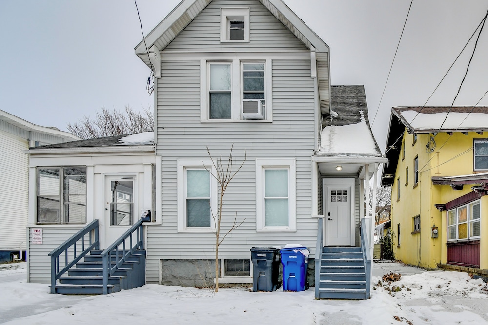 2 Mi to Dtwn Syracuse: Cozy Updated Apt!