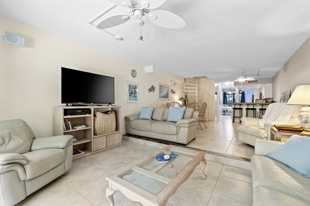 Executive Bay Club