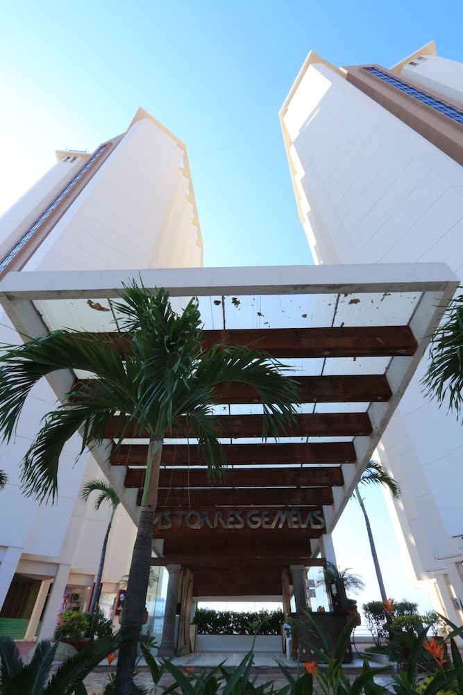 Hotel Las Torres Gemelas Acapulco - Image 1