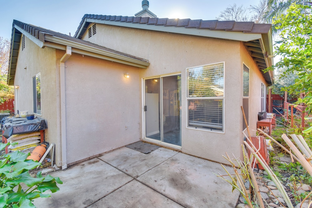 4 Mi to San Joaquin River: Peaceful Patterson Home