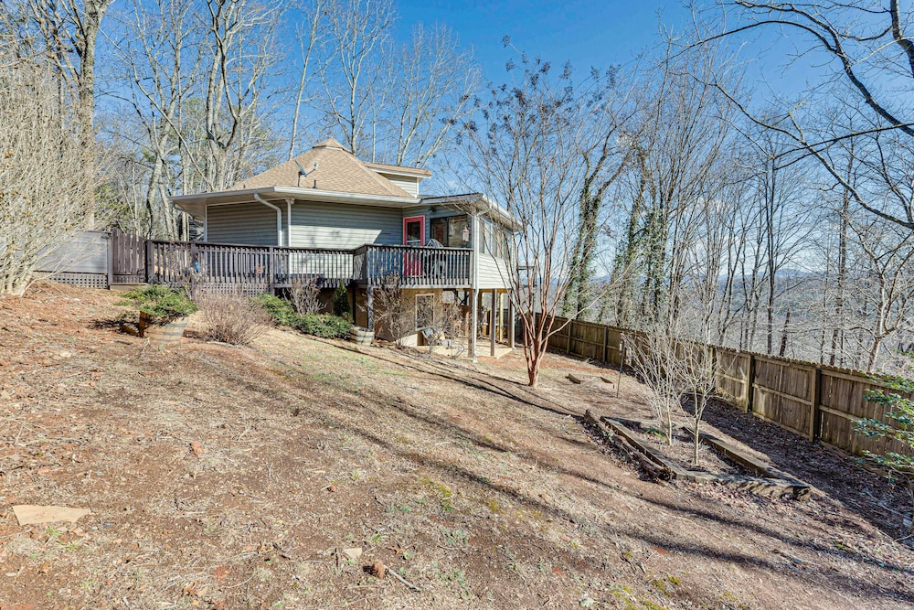 Mountaintop Blue Ridge Cabin: 2 Mi to Downtown view 4
