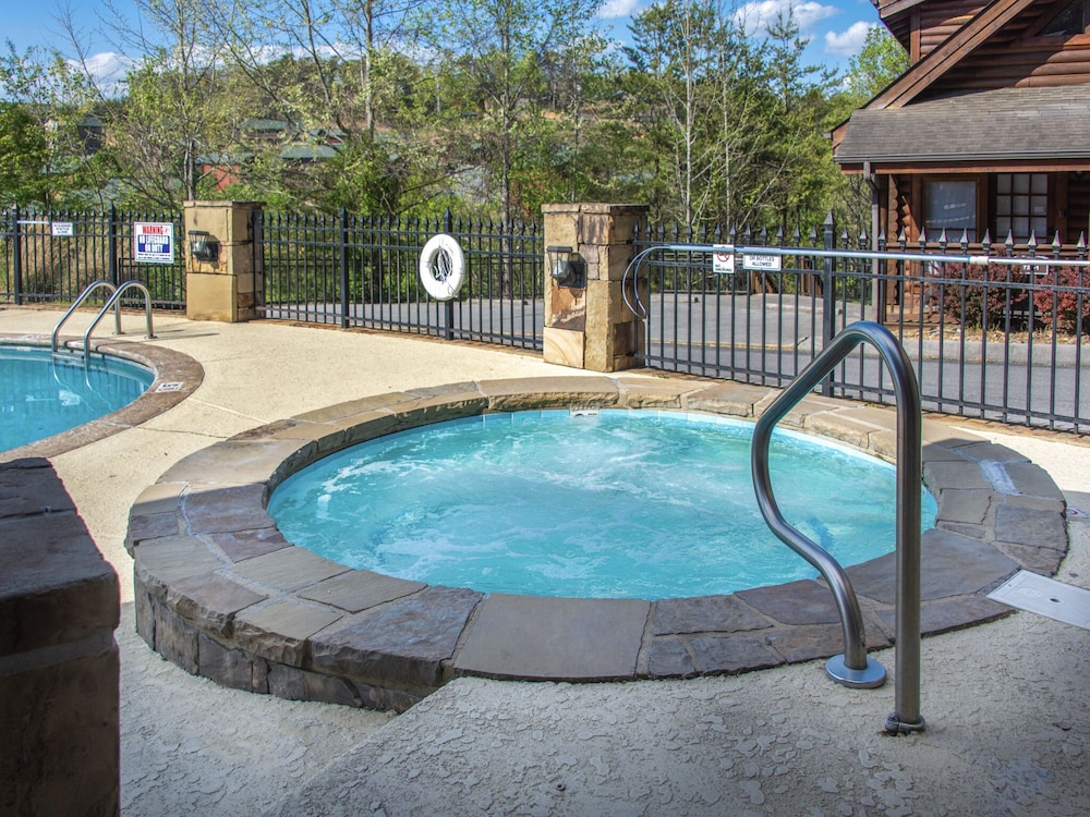 Golf View Resort by Jackson Mountain Rentals view 4