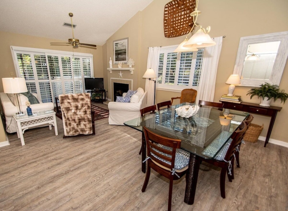 West Hyde Park 2e 2 Bedroom Condo