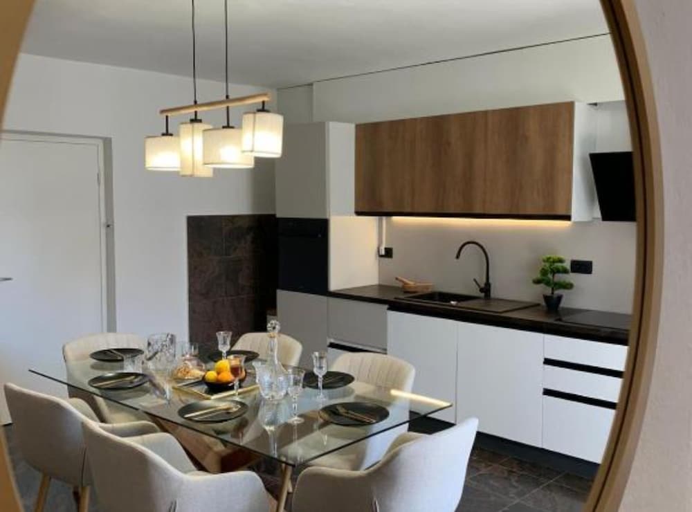 Luxury Apartment Ivo With Jacuzzi Near the Beach