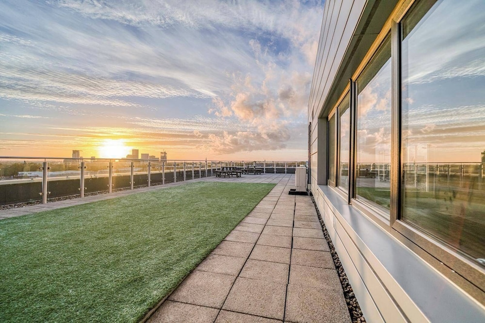 Salford Duplex Apartment - Near City Center