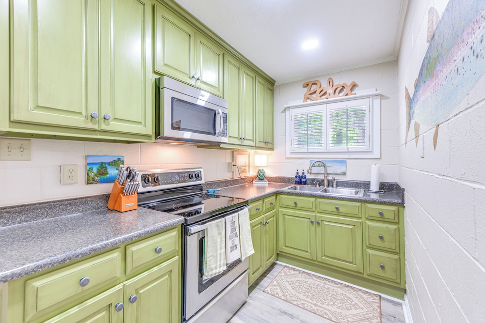 Private Dock + Porch: Lakefront Retreat in Cobb!