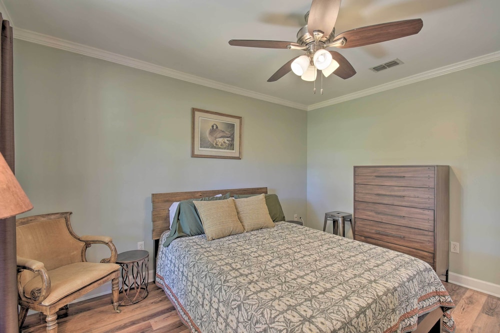 Peaceful Fairhope Cottage w/ Covered Patio! view 2