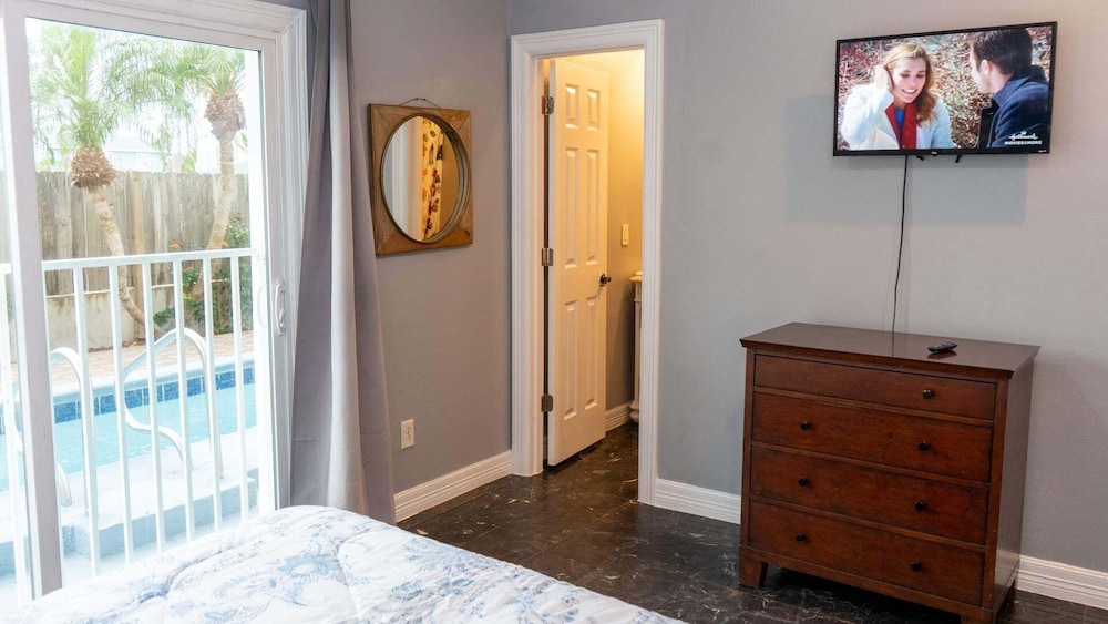 1st Floor Pool Affordable Near Beach 2 Bedroom Apts