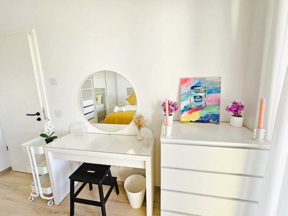 Central 2BR Flat w terrace&parking