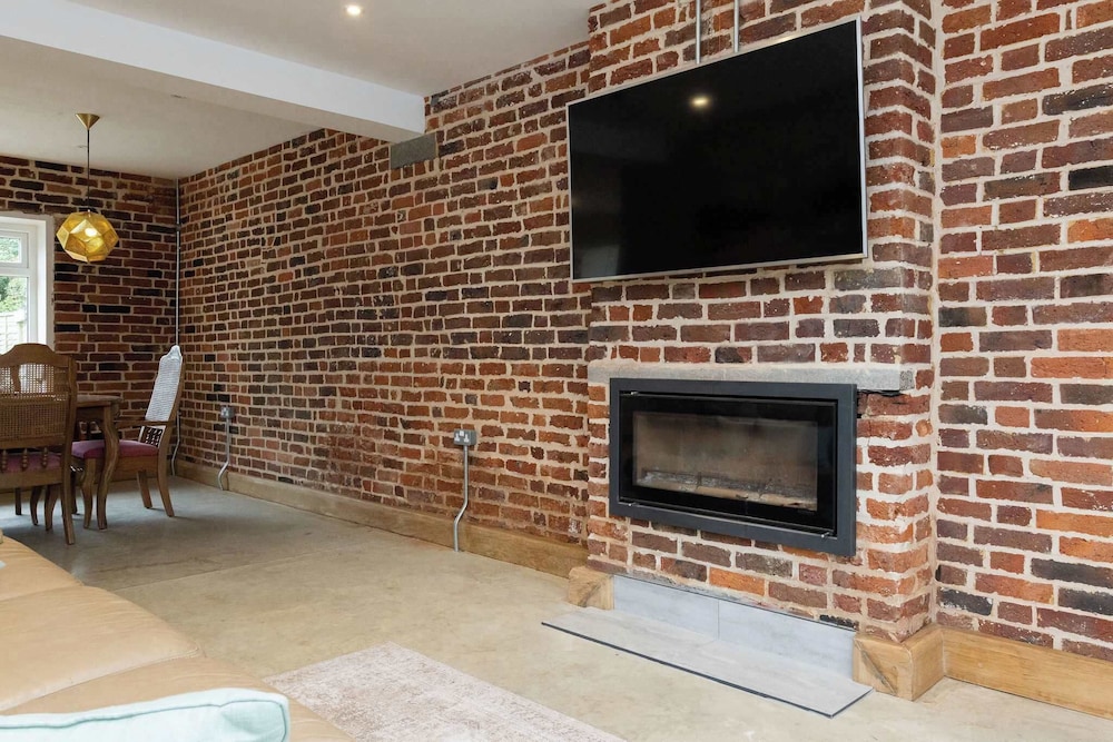 Spacious 4-bed Near City Sea