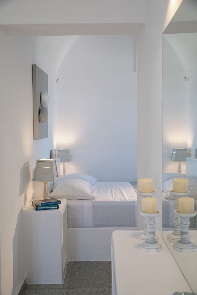 GTK Santorini Oia Sunset Villas