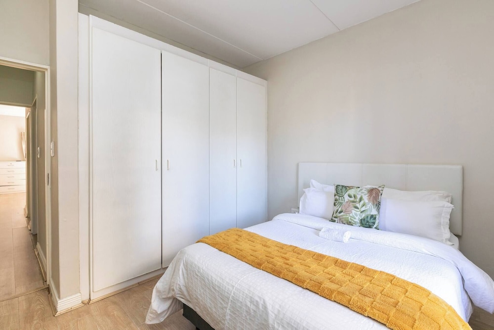 2bed in Sandton City