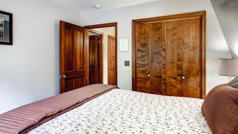Scenic Wonder Sierra Haven Cabin 3 Bedroom Loft view 5