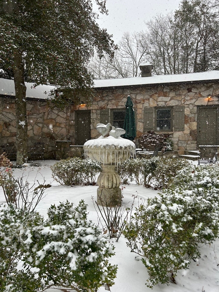 Chanticleer Inn Bed & Breakfast