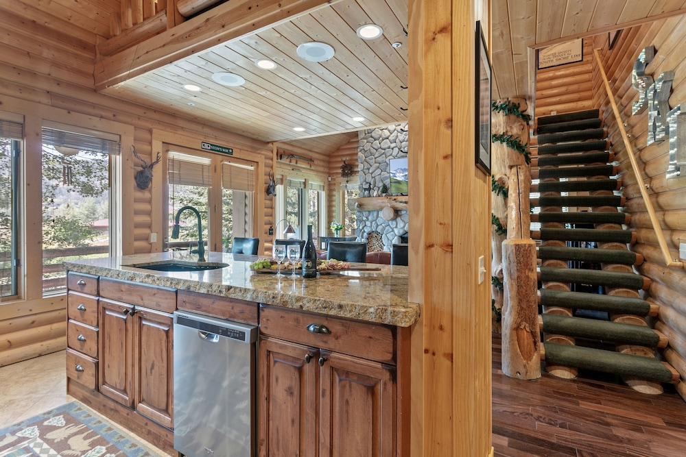 Chaparral at Deer Valley Resort - Three Bedroom Condo with Hot Tub #102 3 Condo
