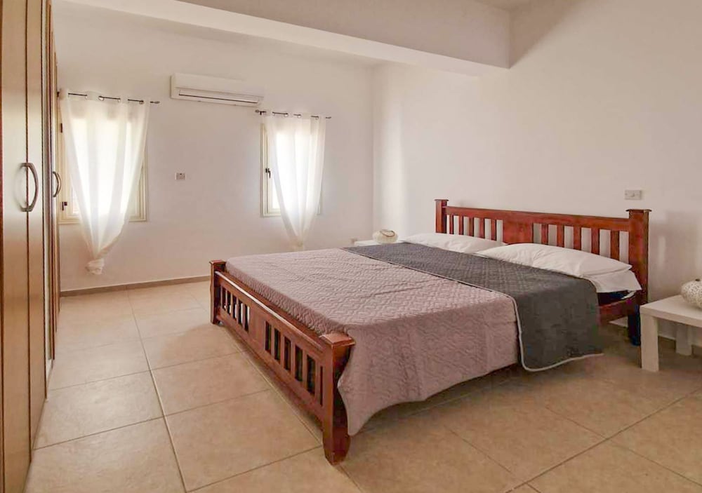 Sunshine Apartment in Pafos