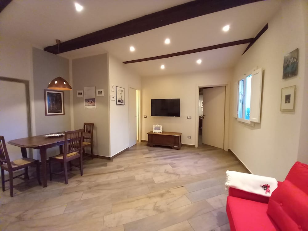 Leone in Firenze With 1 Bedrooms and 1 Bathrooms