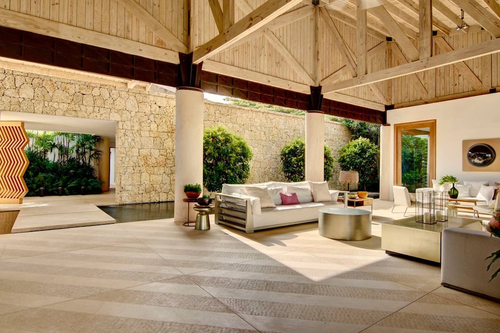 Architect s Estate w Pool Private Chef Butler