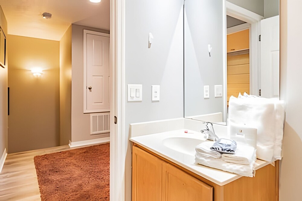3bd/2.5ba Private Jacuzzi King Bed