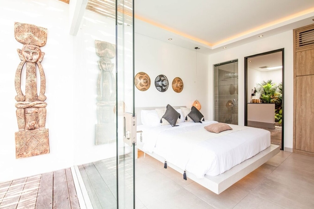 Contemporary 4BR Villa, 400m to Canggu Shore