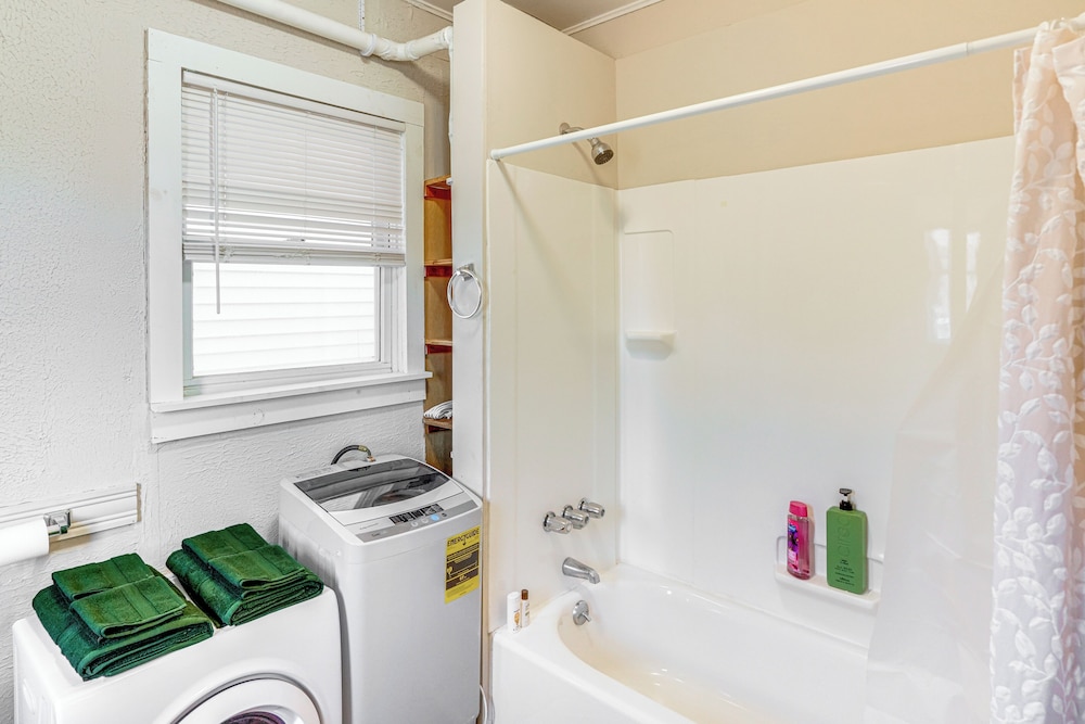 Walk to Dtwn Hudson: Cozy Upstate Apartment